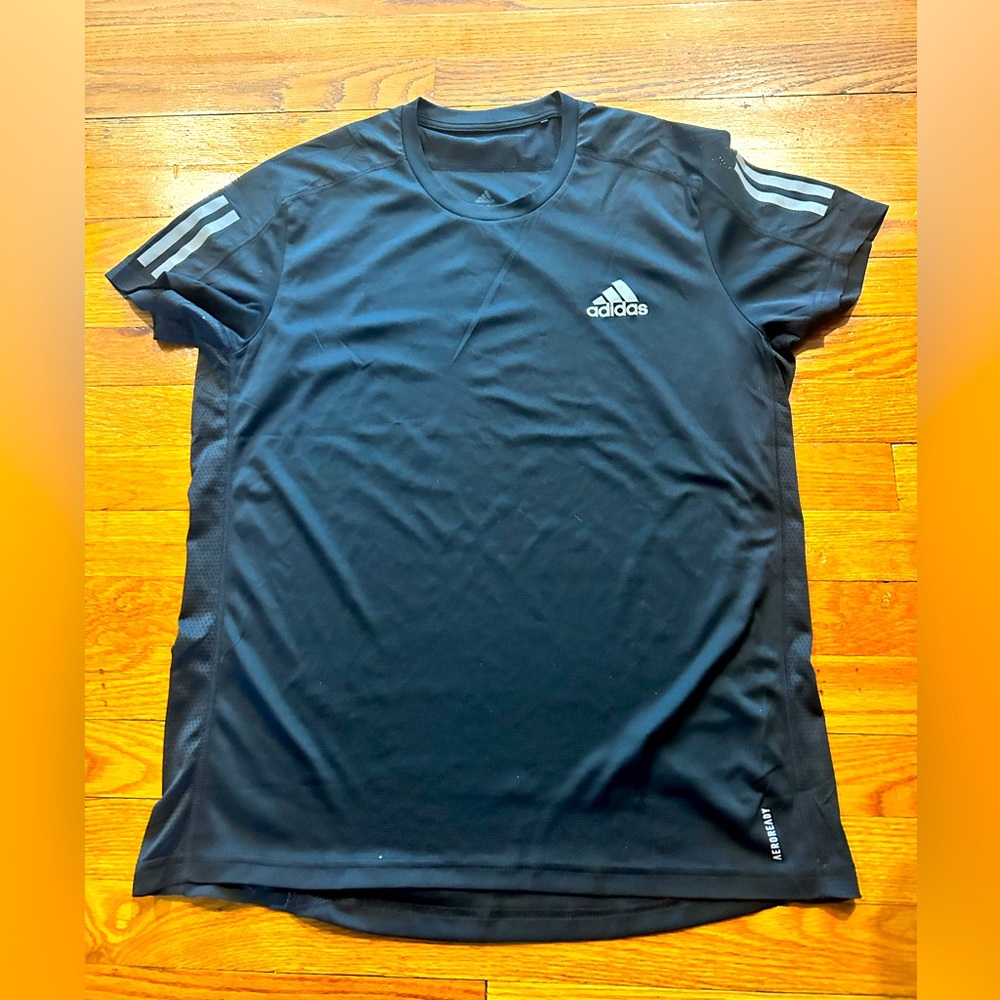 Adidas’s Men’s Size Medium workout shirt color black.